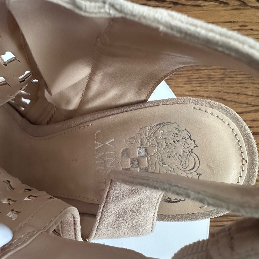 Vince Camuto Beige Suade Peep-Toe Stacked 3 Inch Heel Cut-Out Bootie Size 39 - Picture 3 of 13